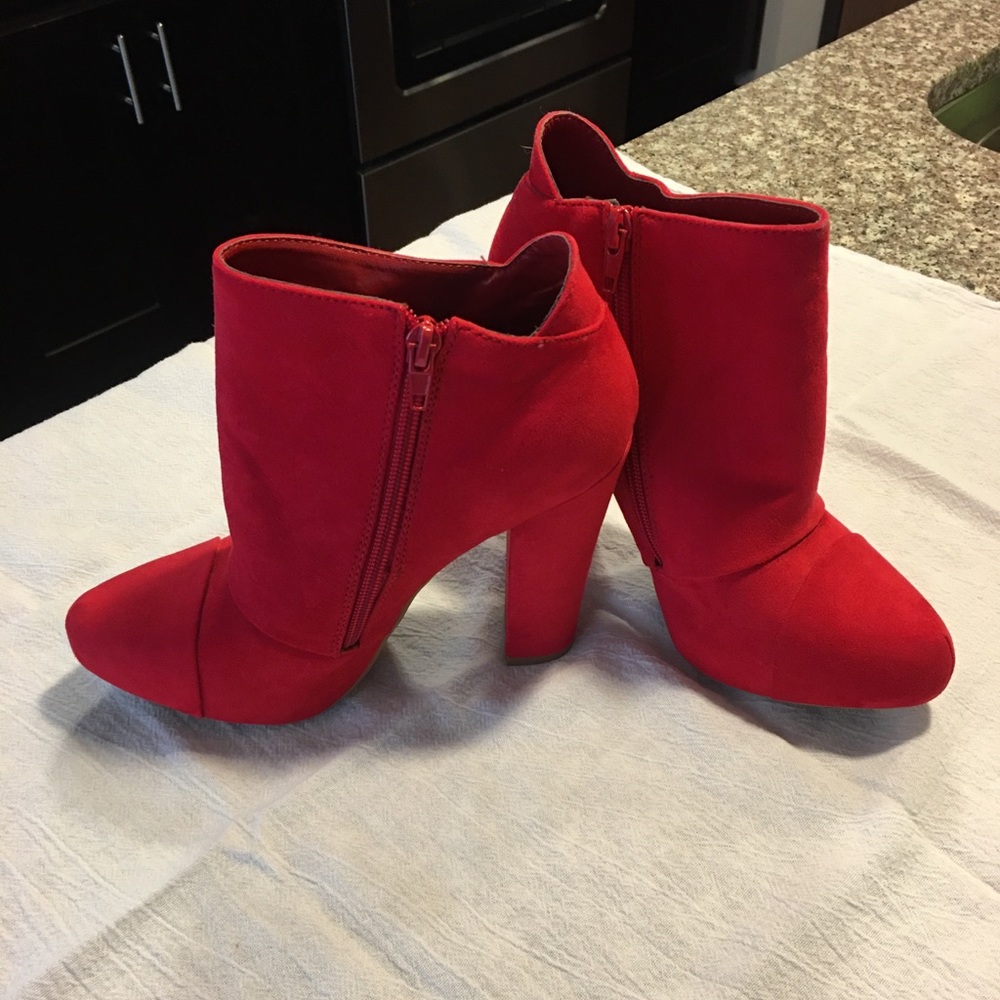 Women’s Qupid Red Zip-up Ankle Booties